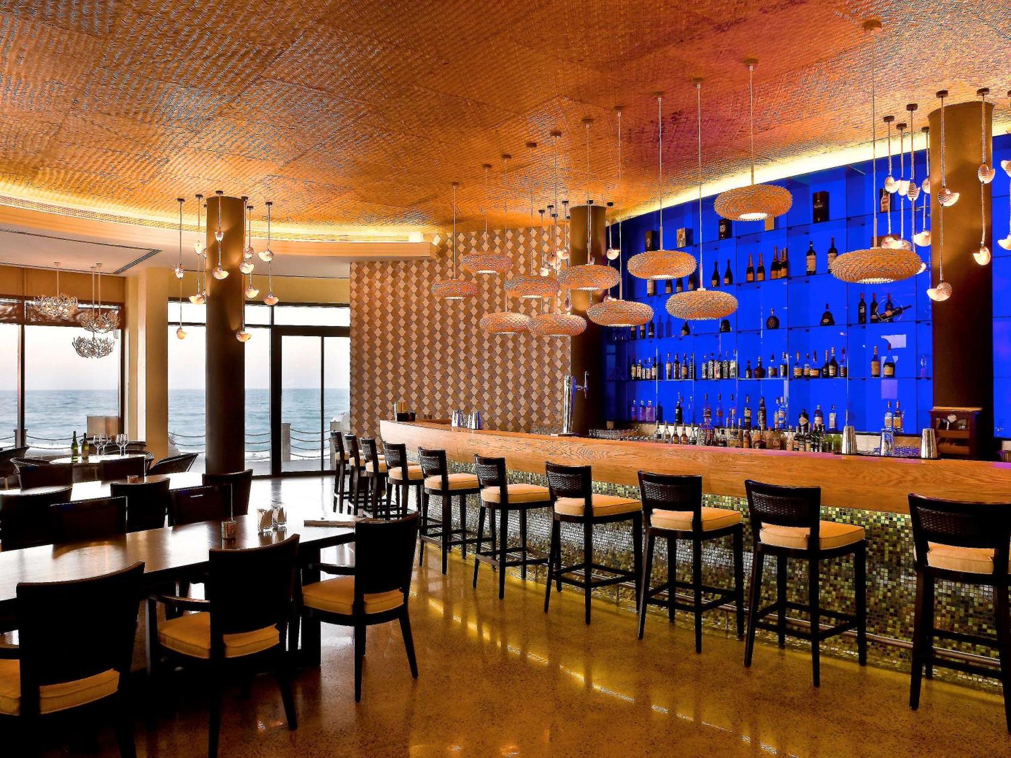 Sofitel Bahrain Zallaq Thalassa Sea & Spa Manama Extérieur photo The bar at the 360° Lounge
