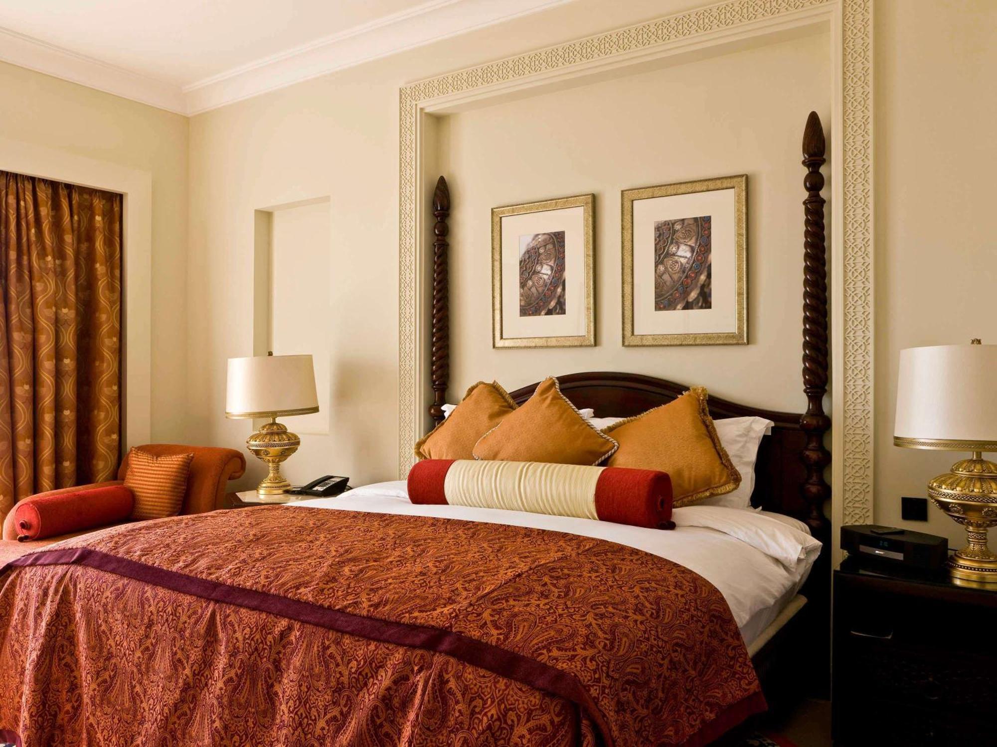Sofitel Bahrain Zallaq Thalassa Sea & Spa Manama Extérieur photo A bedroom at the Taj Mahal Palace