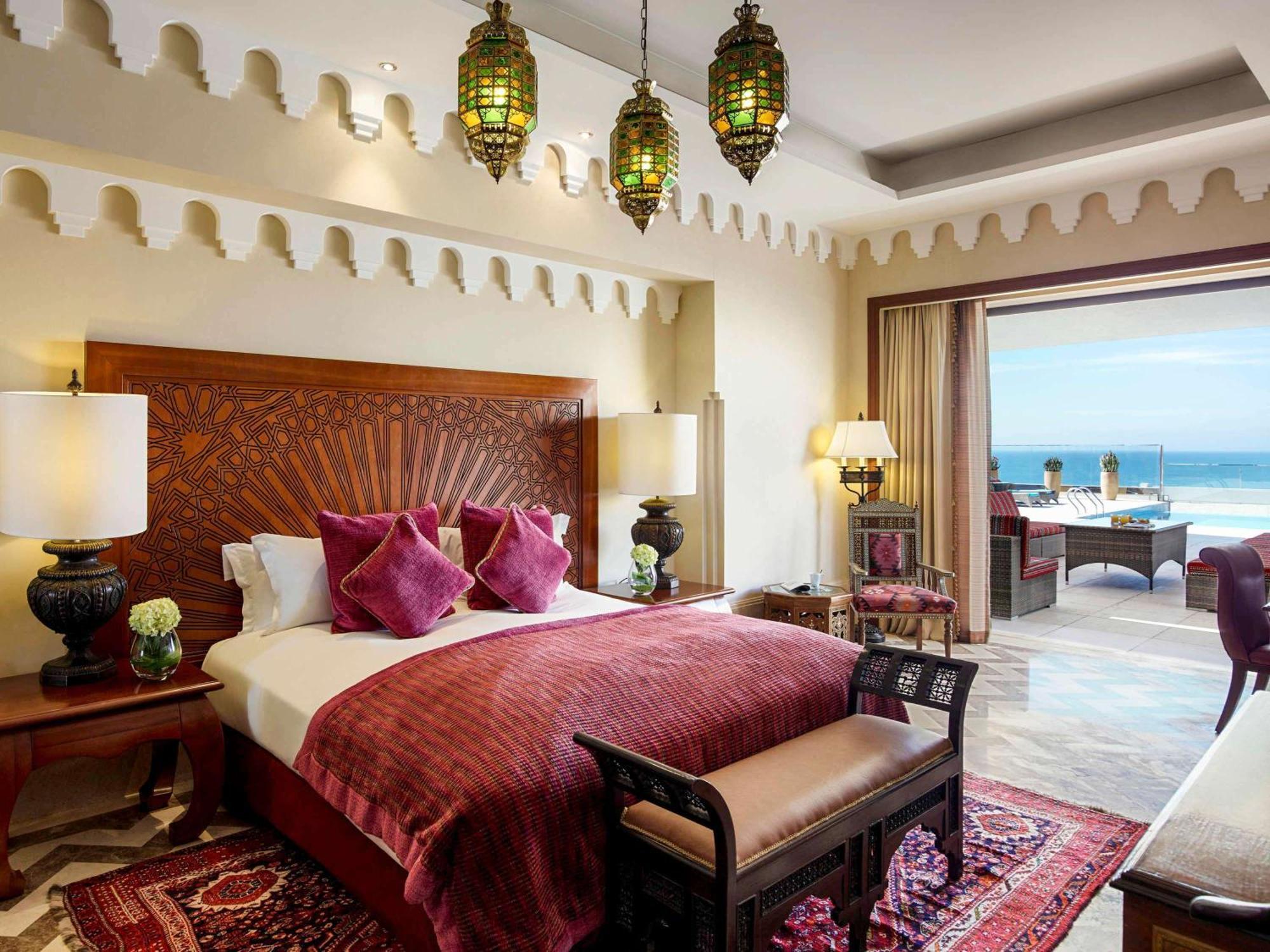 Sofitel Bahrain Zallaq Thalassa Sea & Spa Manama Extérieur photo A bedroom at the resort