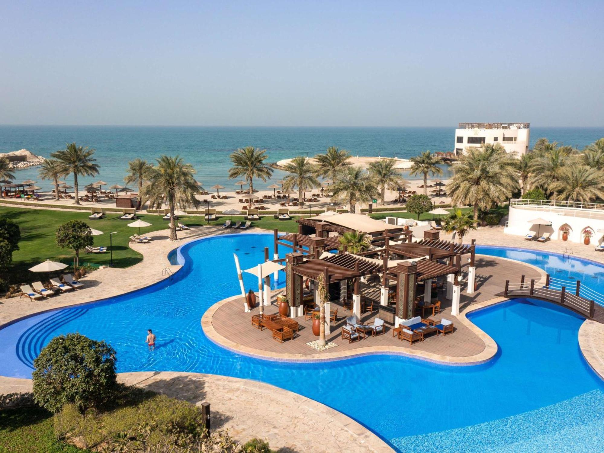 Sofitel Bahrain Zallaq Thalassa Sea & Spa Manama Extérieur photo The pool at the Jumeirah Beach Hotel