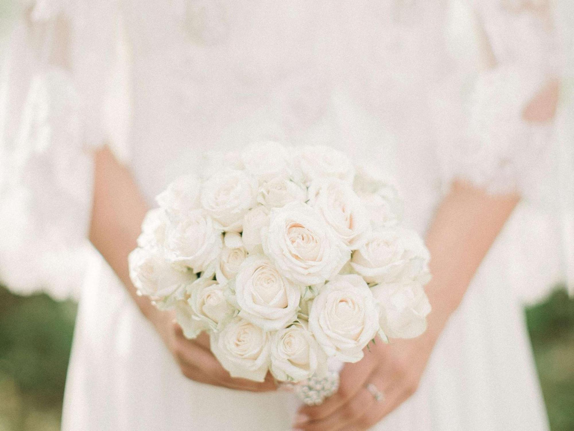 Sofitel Bahrain Zallaq Thalassa Sea & Spa Manama Extérieur photo A white rose bridal bouquet
