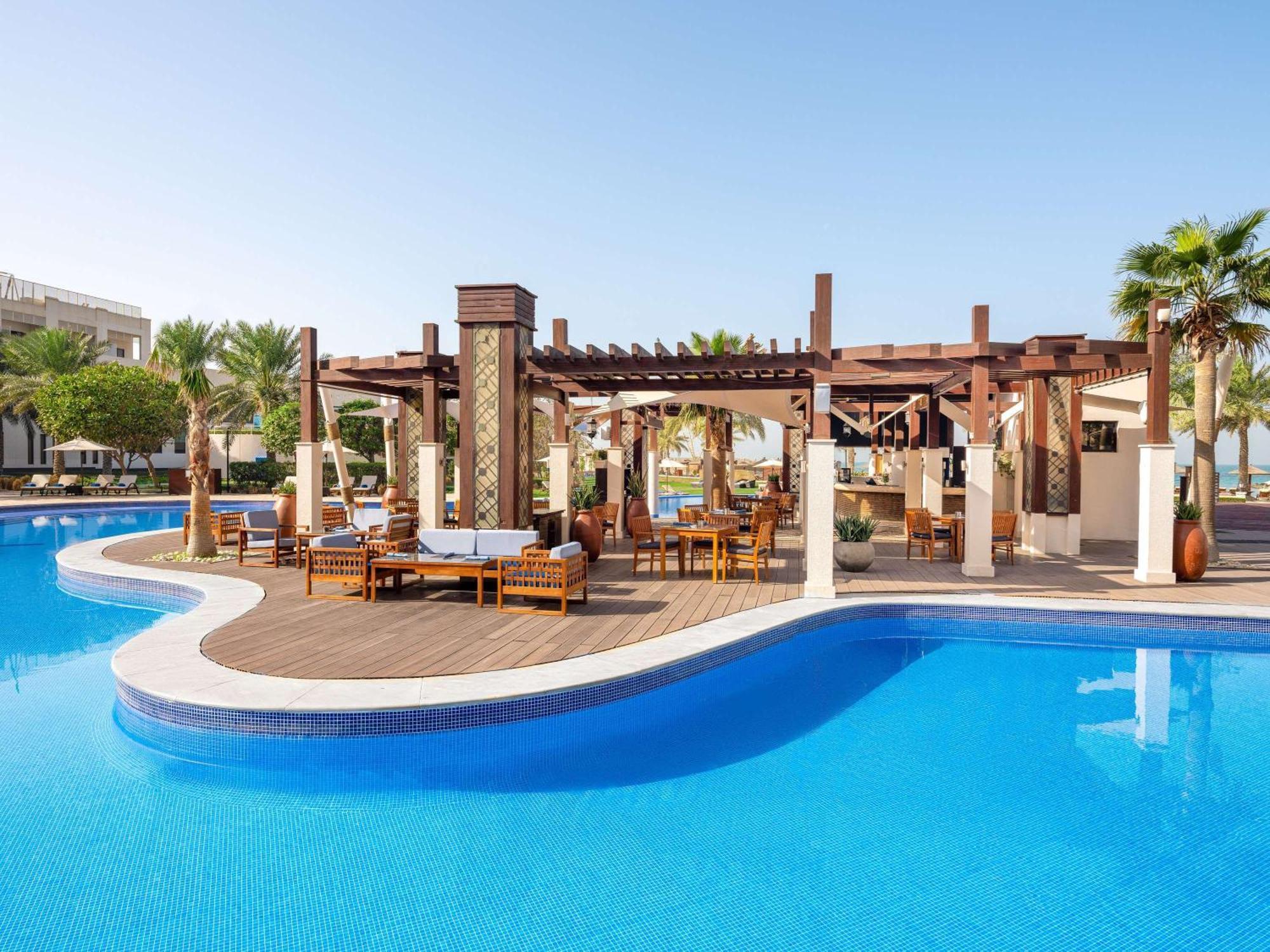 Sofitel Bahrain Zallaq Thalassa Sea & Spa Manama Extérieur photo The swimming pool at the resort